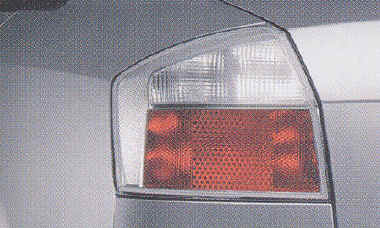 Audi8Eredtaillight.jpg (138107 bytes)