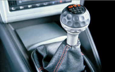 shiftknob.jpg (22092 bytes)